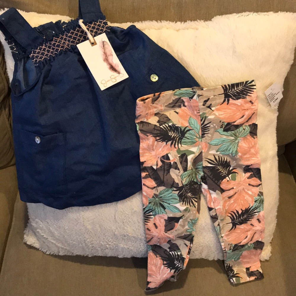 Jessica Simpson
Embroidered Top & Leggings Set